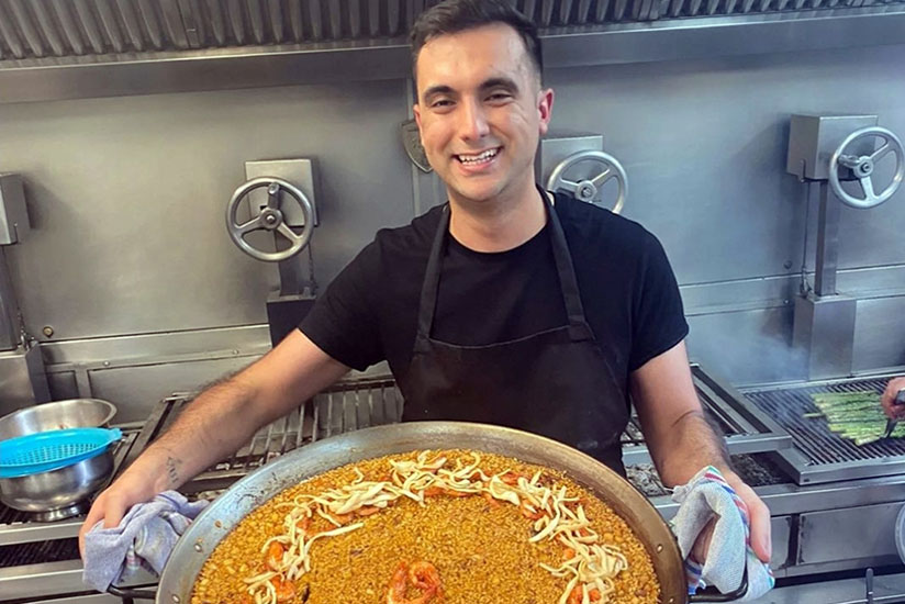 Otra forma de trabajar en las cocinas Alejandro Pacheco, graduado en Gastronomía y Artes Culinarias