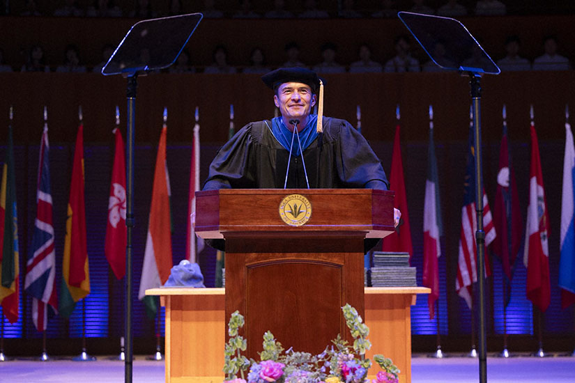 Embarcarse en un nuevo capítulo de la vida Discurso de graduación en la Universidad Soka de América 2025
